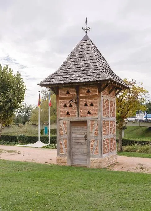 La Maison D'Elise - Au Coeur Du Village Pont-de-Vaux 0*,